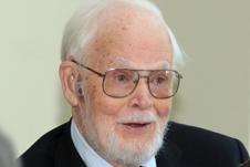 Mathews praised at memorial tribute