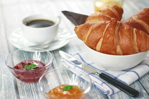 coffee-morning-breakfast-croissant